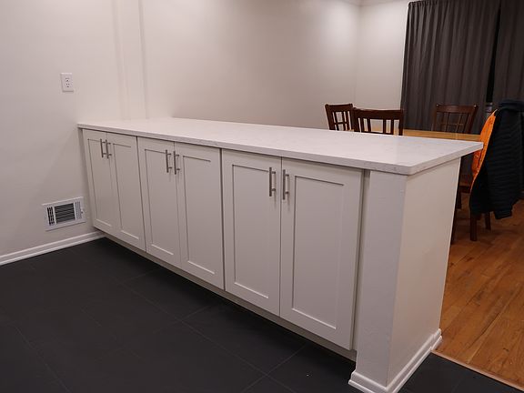 Kitchen bar & dining area