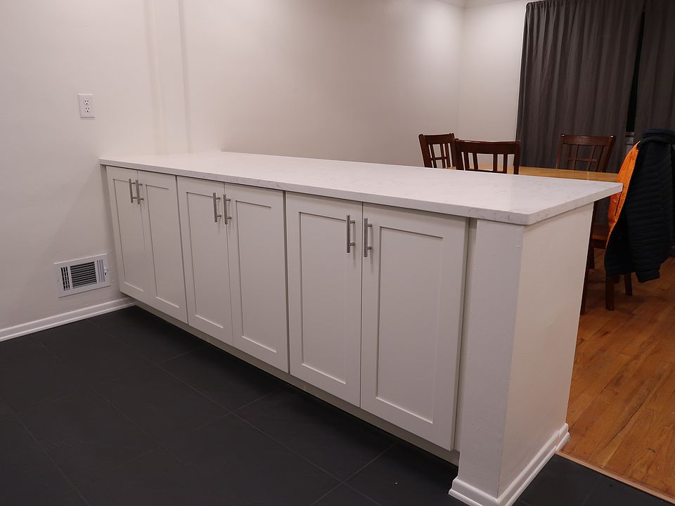 Kitchen bar & dining area