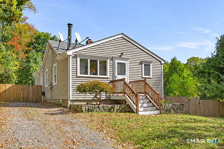 4 Hopewell Dr