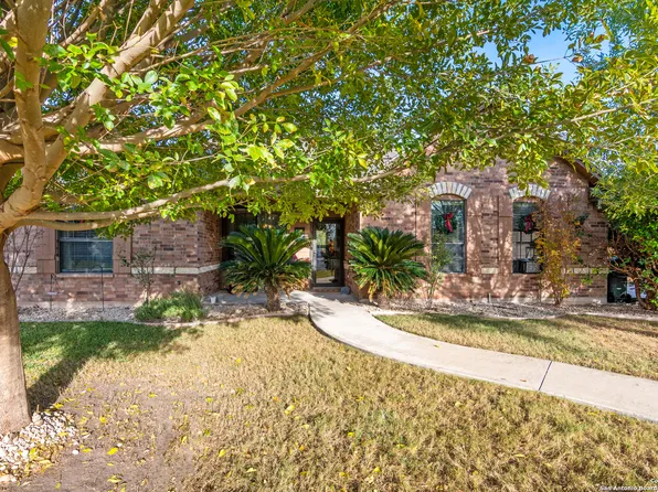 7 Briar Court, Uvalde, TX 78801