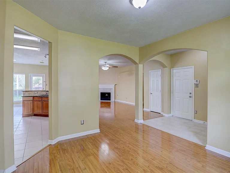 3323 Pioneer Bend Ln — Photo 7