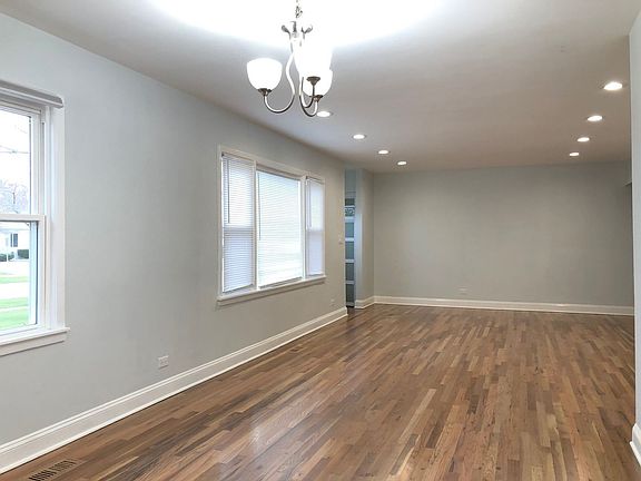 4th image of 233 E Berkley Ln