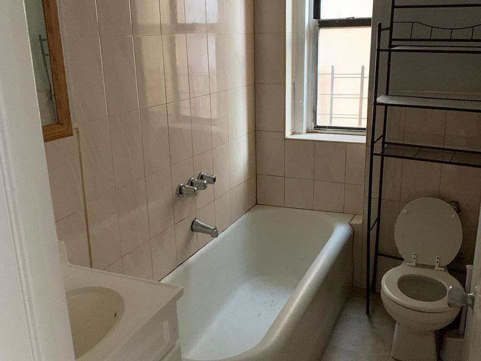 2nd image of 210 E 198th St #4ES