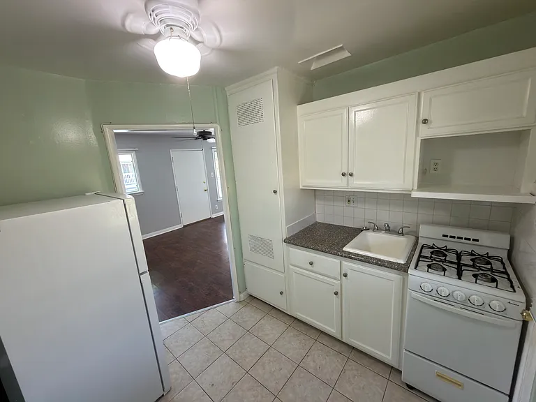 1841 Riverside Dr #STUDI0 — Photo 16