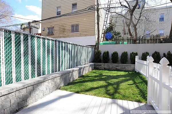 Sold by Bond New York | media 14