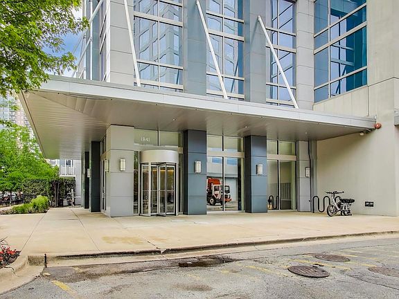2nd image of 1841 S Calumet Ave APT 2105
