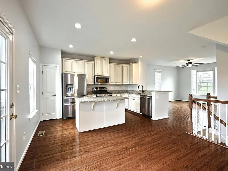 1261 Elderslie Ln — Photo 33