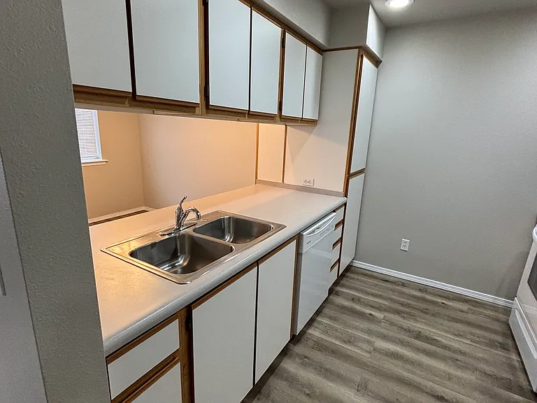 130 Bayberry Dr #B — Photo 11