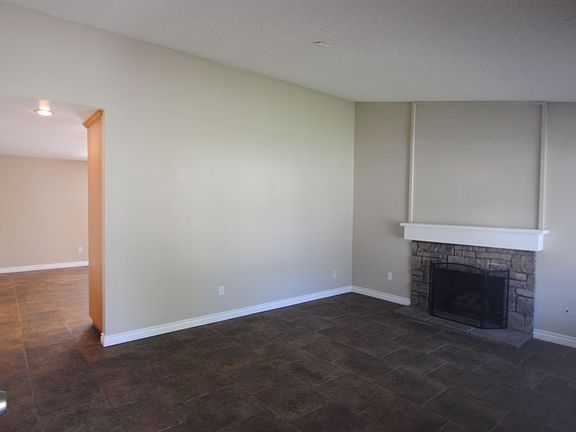 2nd image of 2160 E Alondra St