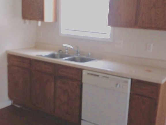 4th image of 3309 Barrett Cir #B