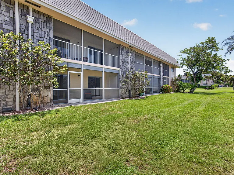 18081 SE Country Club Dr #9-83 — Photo 10