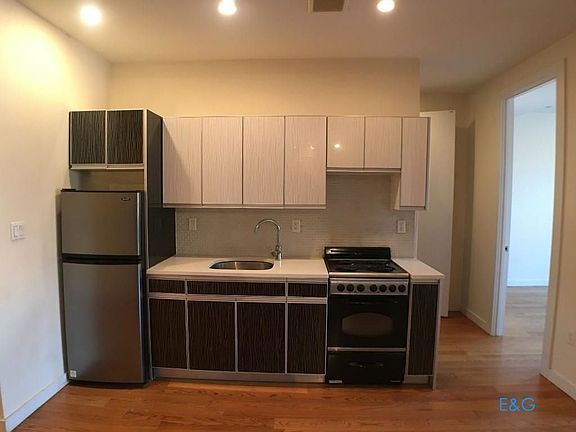 2nd image of 666 Park Pl #2F