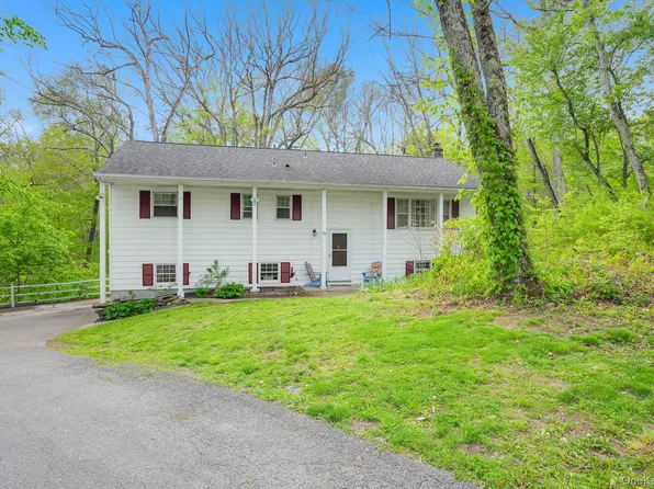 82 Roosevelt Road, Hyde Park, NY 12538