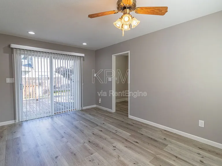 218 E Longview Ave — Photo 11
