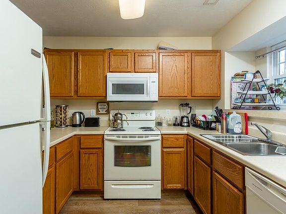 3rd image of 2410 Millwood Loop #13