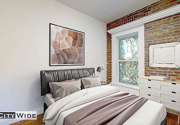 3rd image of 116 E 60th St #3