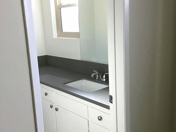 4th image of 17938 Burbank Blvd #1332