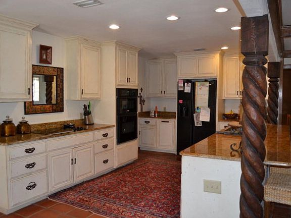 4th image of 5806 Pecan Valley Ln
