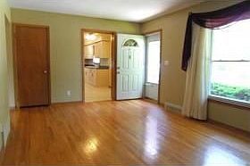 4th image of 988 N Thornwood Ave