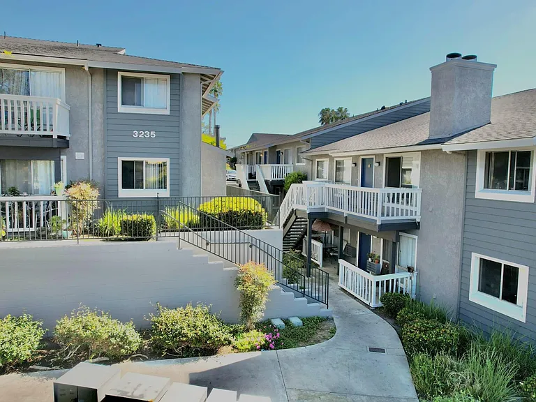 Hillside Terrace — Photo 19