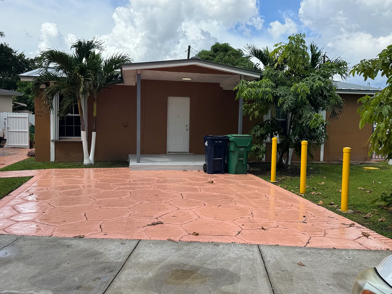 2 bed, 900 sqft, $2,500 — Photo 1