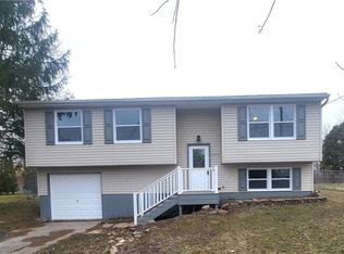 4257 Barnside Ln, Clay, NY 13041