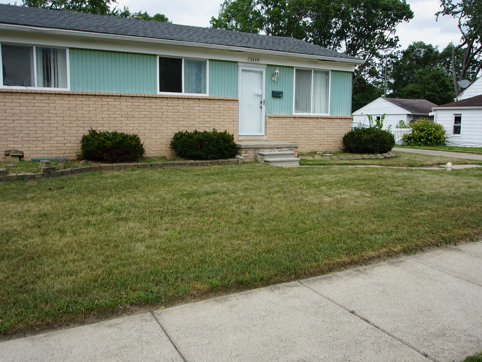 3 bed, 1200 sqft, $1,900 — Photo 3