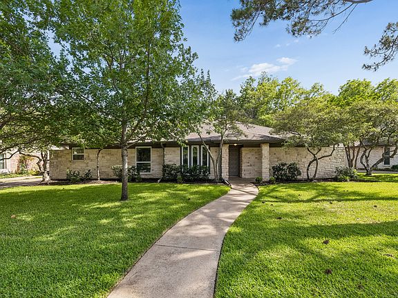 2nd image of 106 Seminole Dr