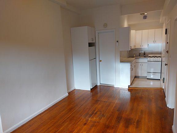 3rd image of 156 W 95th St APT 3B