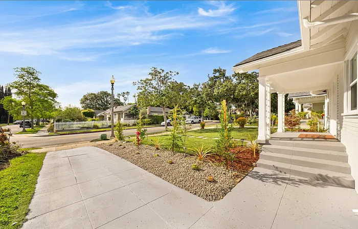1166 N El Molino Ave — Photo 9