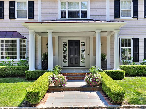3rd image of 10 Somerset Dr