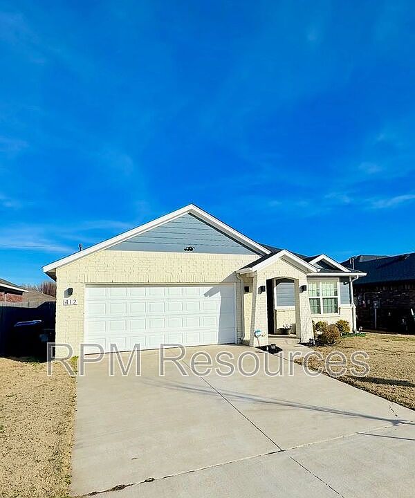 1st image of 412 Kearny Ln