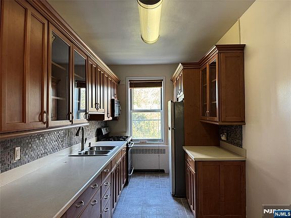 4th image of 985 Teaneck Road #3K
