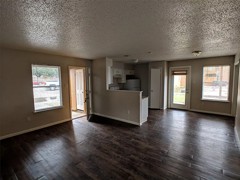 1603 Onion Creek Village Dr #B — Photo 3