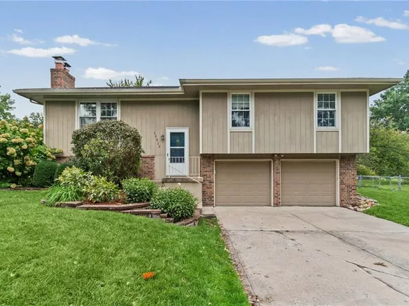10517 N McGee St, Kansas City, MO 64155