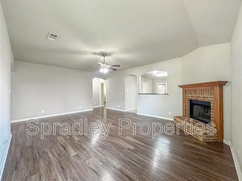 Building Photo - 413 Bashaw Loop