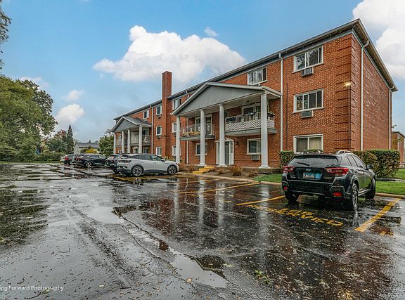 4th image of 105 E Lillian Ave APT 2C