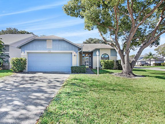 3rd image of 2462 Meadow Cove Blvd