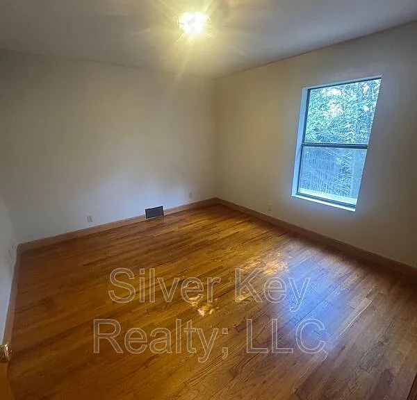 900 S Jackson St — Photo 16
