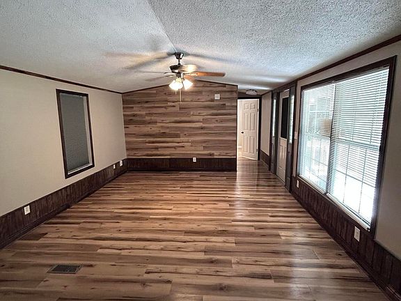 3rd image of 2328 E Simmons Bayou Dr