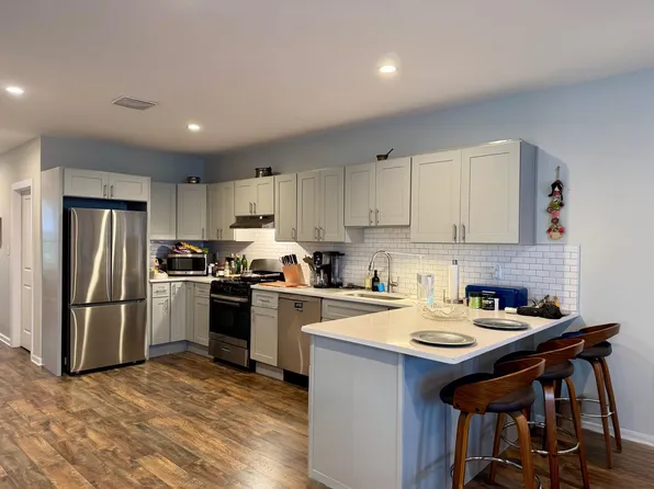 440 Avenue East image 2 of 12