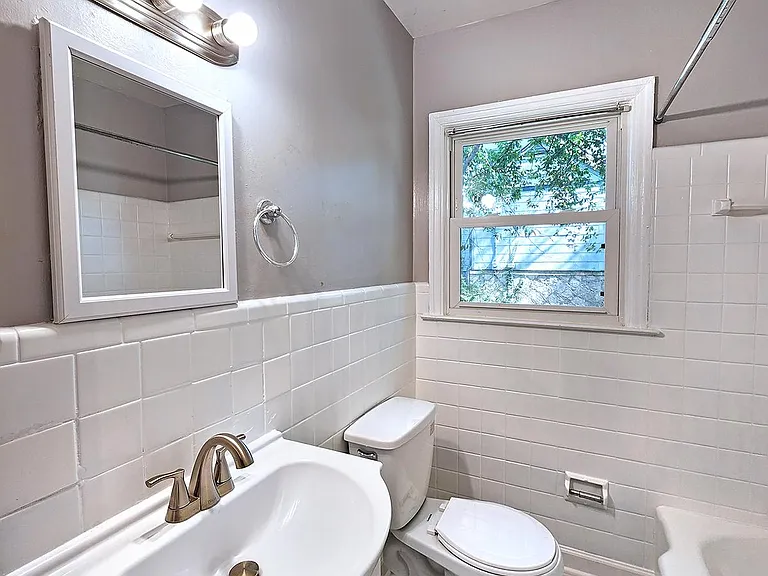 448 E Pharr Rd — Photo 12