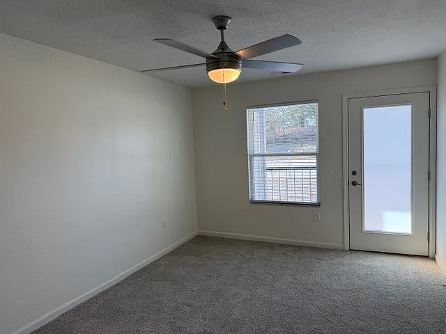Cottonwood Creek Apartments — Photo 12
