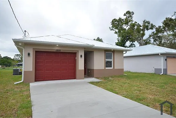 4 bed, 1979 sqft, $2,400 — Photo 2