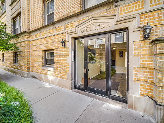 3rd image of 1358 W Greenleaf Ave APT 1N