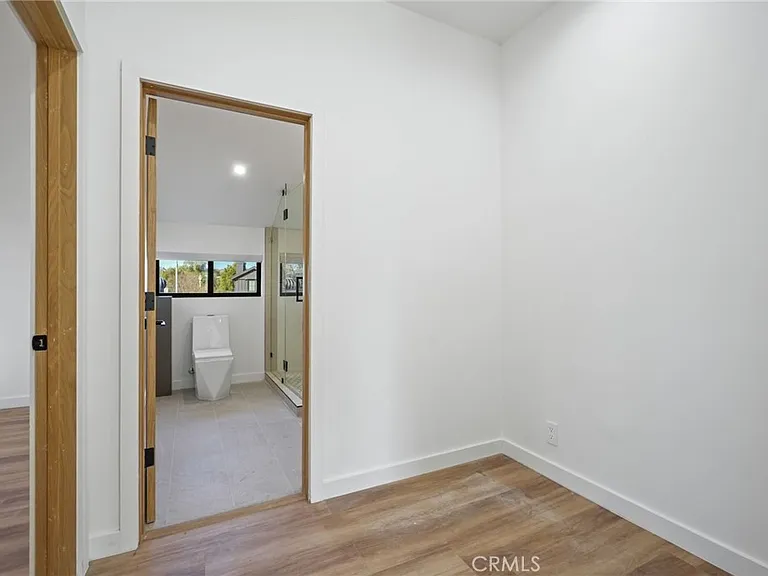 6108 Sadring Ave — Photo 49