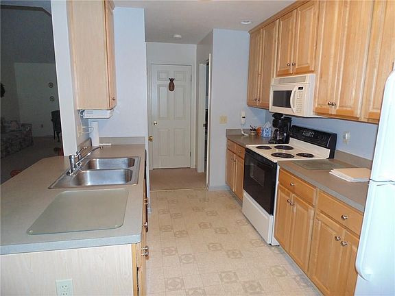 4th image of 170 Deseyn Dr