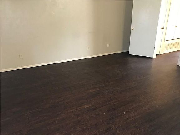 4th image of 104 Harbor Dr Unit 209