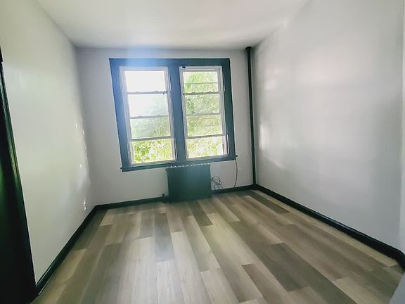 3rd image of 144 Clendenny Ave APT 1L