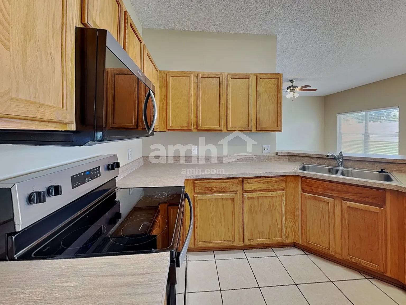 3 bed, 2.0 bath, 1874 sqft, $2,280 — Photo 4